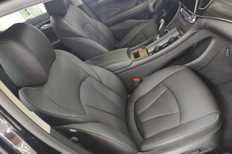 Used Buick LaCrosse 2022 652T Luxury Version Right Front Seat