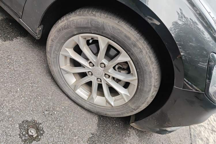 Used Buick LaCrosse 2022 552T Luxury Version Right Front Wheel Hub