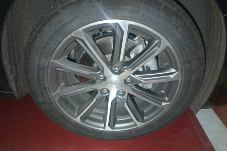 Used Buick LaCrosse 2022 652T Luxury Version Right Front Wheel Hub