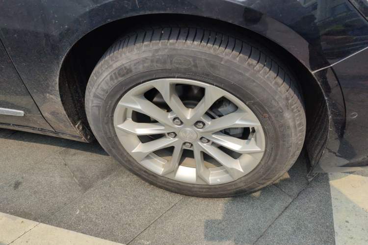 Used Buick LaCrosse 2022 552T Luxury Version Right Front Wheel Hub