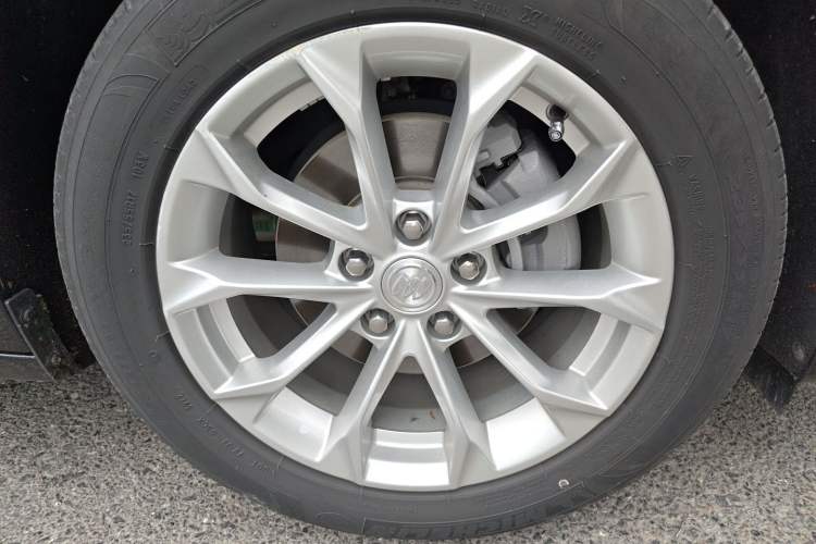 Used Buick LaCrosse 2022 552T Luxury Version Right Front Wheel Hub