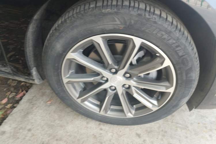 Used Buick LaCrosse 2022 652T Luxury Version Right Front Wheel Hub