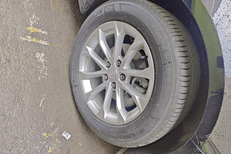 Used Buick LaCrosse 2022 552T Luxury Version Right Front Wheel Hub