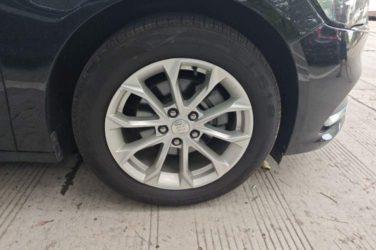 Used Buick LaCrosse 2022 552T Luxury Version Right Front Wheel Hub