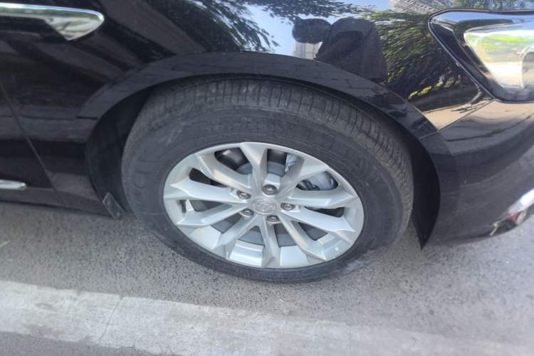 Used Buick LaCrosse 2022 552T Luxury Version Right Front Wheel Hub