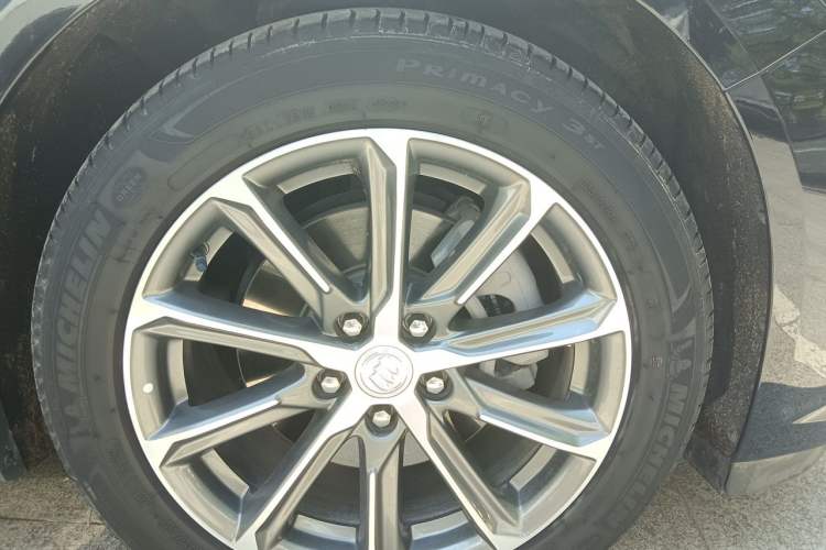 Used Buick LaCrosse 2022 652T Luxury Version Right Front Wheel Hub