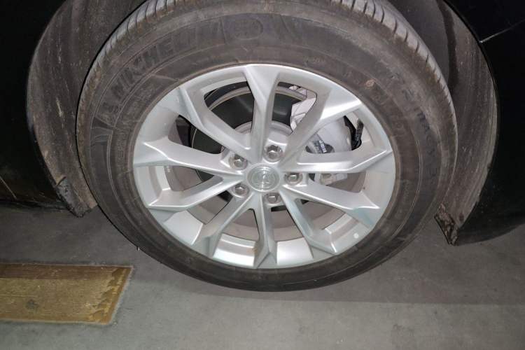 Used Buick LaCrosse 2022 552T Luxury Version Right Front Wheel Hub