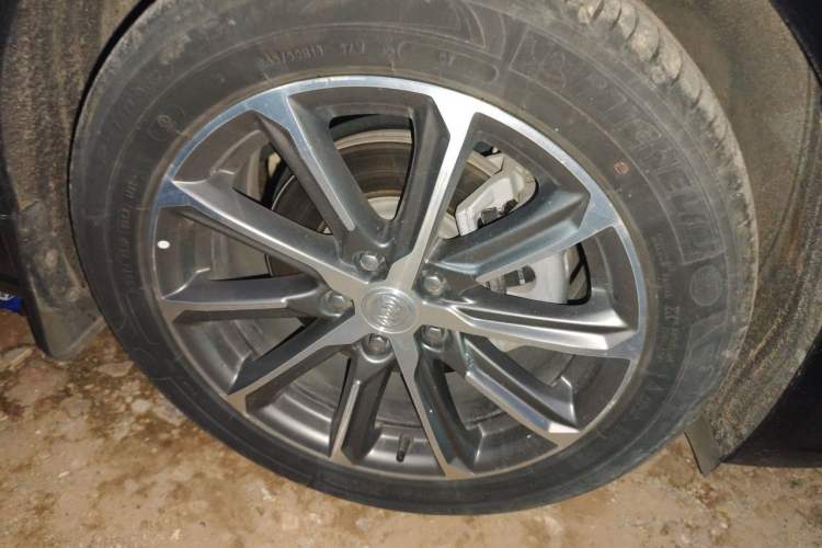 Used Buick LaCrosse 2022 652T Luxury Version Right Front Wheel Hub