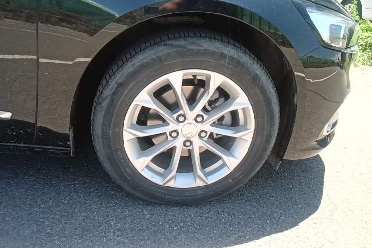 Used Buick LaCrosse 2022 552T Luxury Version Right Front Wheel Hub