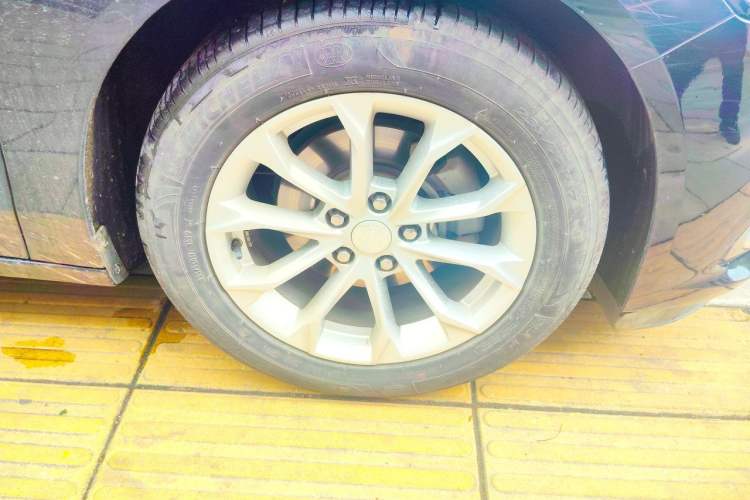 Used Buick LaCrosse 2022 552T Luxury Version Right Front Wheel Hub