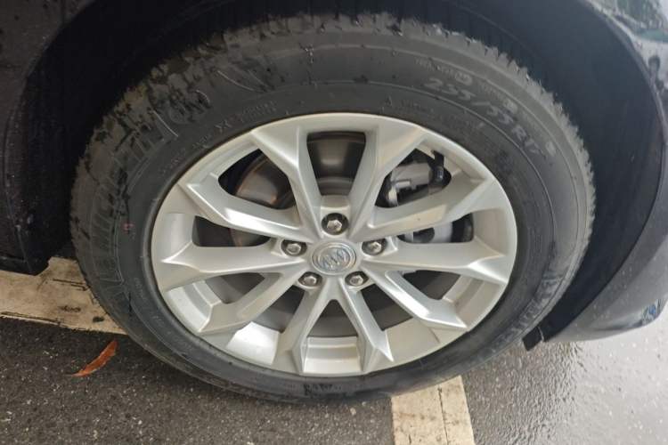 Used Buick LaCrosse 2022 552T Luxury Version Right Front Wheel Hub