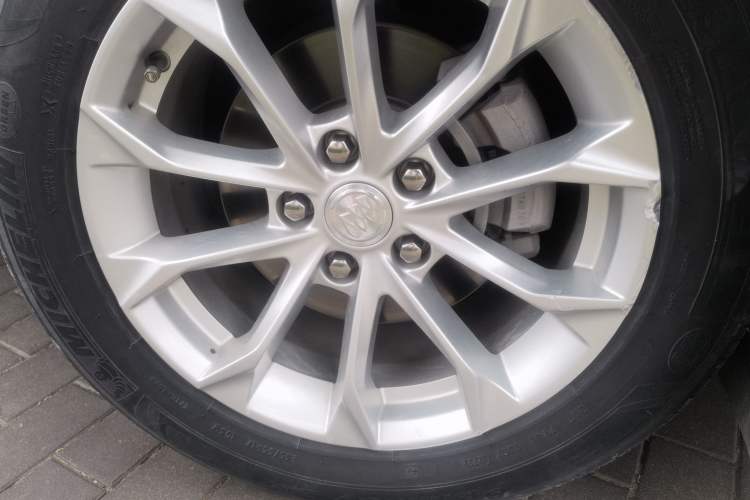 Used Buick LaCrosse 2022 552T Luxury Version Right Front Wheel Hub