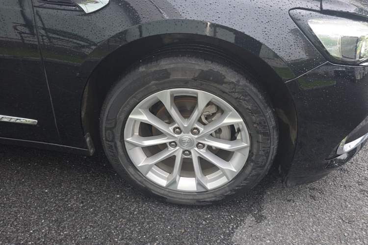 Used Buick LaCrosse 2022 552T Luxury Version Right Front Wheel Hub