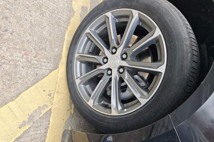 Used Buick LaCrosse 2022 652T Luxury Version Right Front Wheel Hub