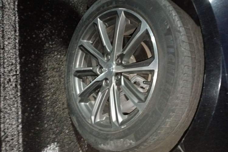 Used Buick LaCrosse 2022 652T Luxury Version Right Front Wheel Hub