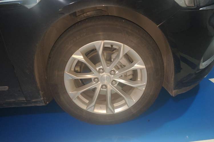 Used Buick LaCrosse 2022 552T Luxury Version Right Front Wheel Hub