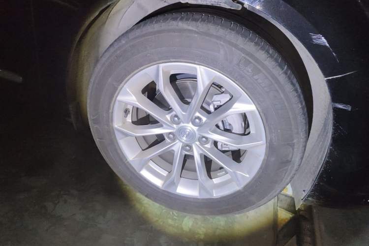 Used Buick LaCrosse 2022 552T Luxury Version Right Front Wheel Hub