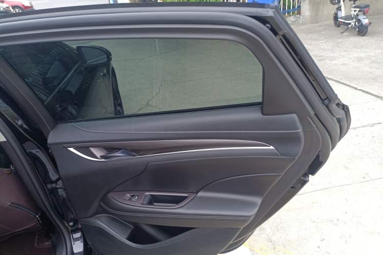 Used Buick LaCrosse 2022 652T Luxury Version Right Rear Door Interior