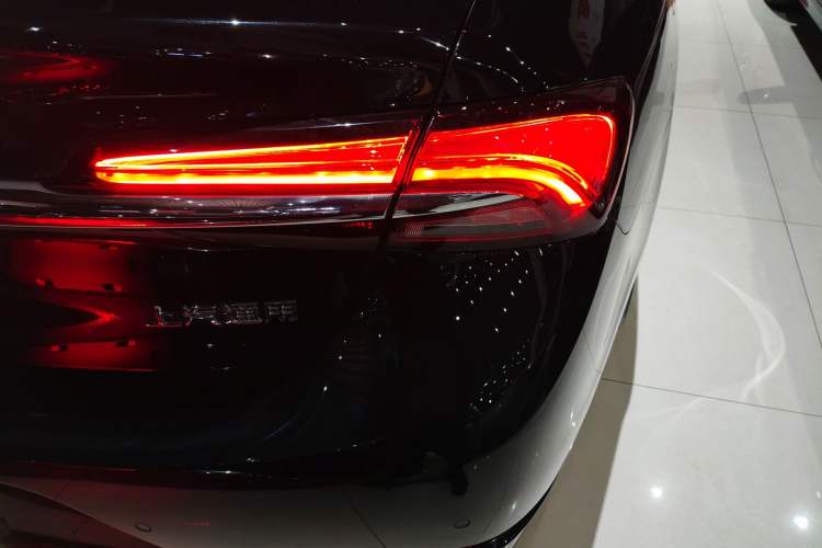 Used Buick LaCrosse 2022 652T Luxury Version Right Rear Taillight