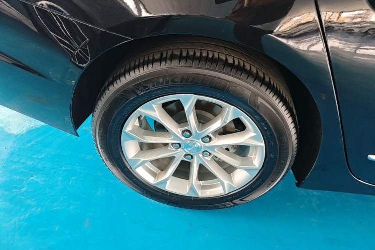 Used Buick LaCrosse 2022 552T Luxury Version Right Rear Wheel Hub