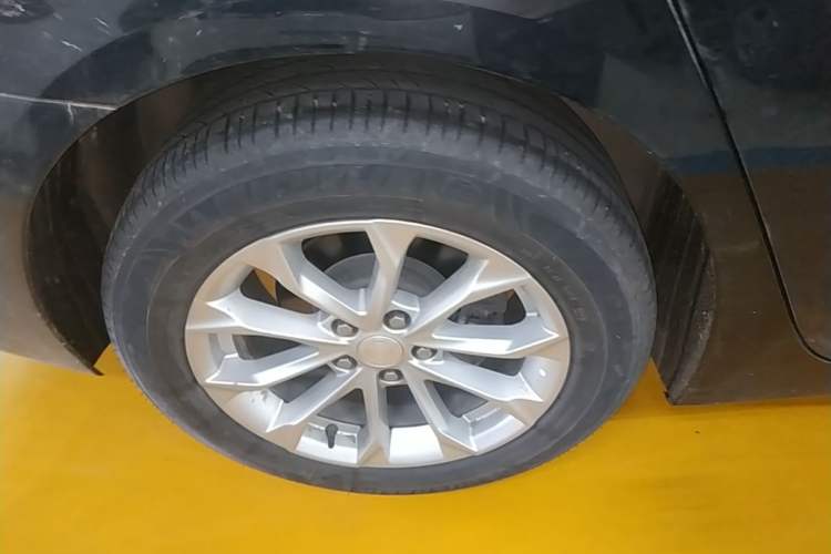 Used Buick LaCrosse 2022 552T Luxury Version Right Rear Wheel Hub
