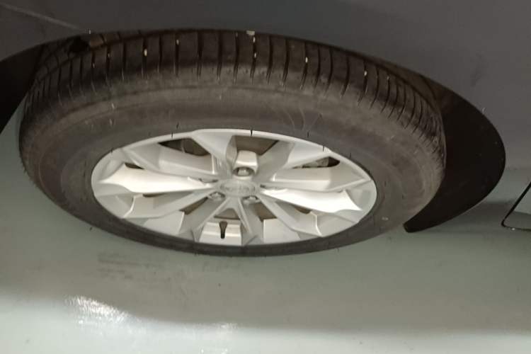 Used Buick LaCrosse 2022 552T Luxury Version Right Rear Wheel Hub
