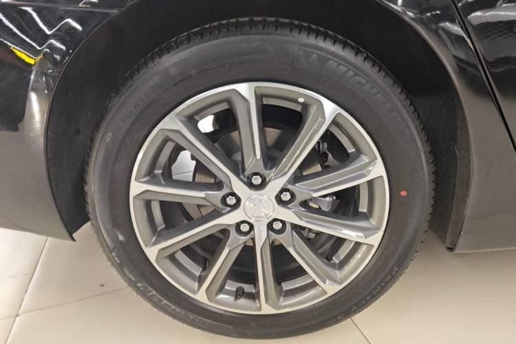 Used Buick LaCrosse 2022 652T Luxury Version Right Rear Wheel Hub