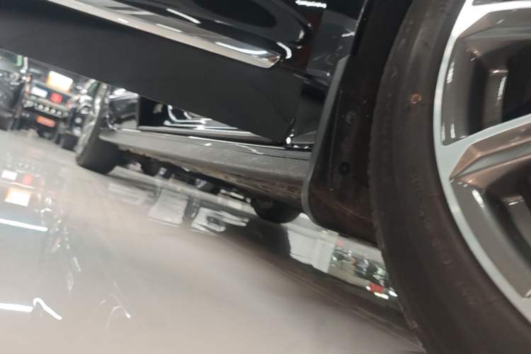 Used Buick LaCrosse 2022 652T Luxury Version Right Side Sill