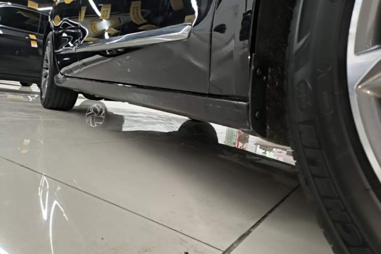 Used Buick LaCrosse 2022 652T Luxury Version Right Side Sill