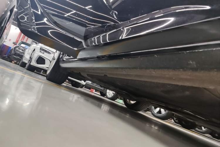 Used Buick LaCrosse 2022 652T Luxury Version Right Side Sill