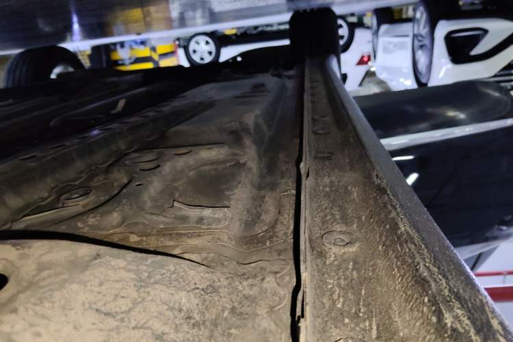 Used Buick LaCrosse 2022 552T Luxury Version Right Side Sill