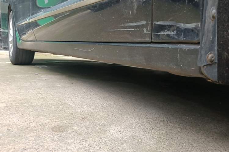 Used Buick LaCrosse 2022 552T Luxury Version Right Side Sill