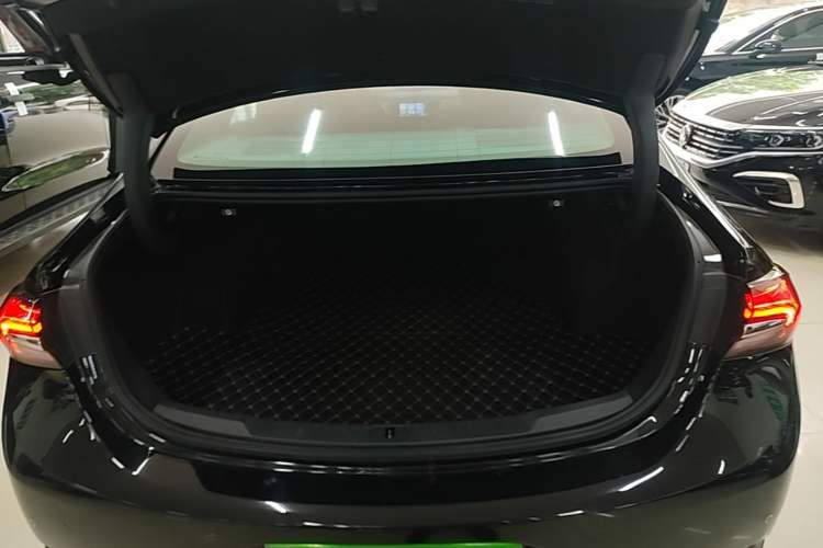 Used Buick LaCrosse 2022 652T Luxury Version Trunk