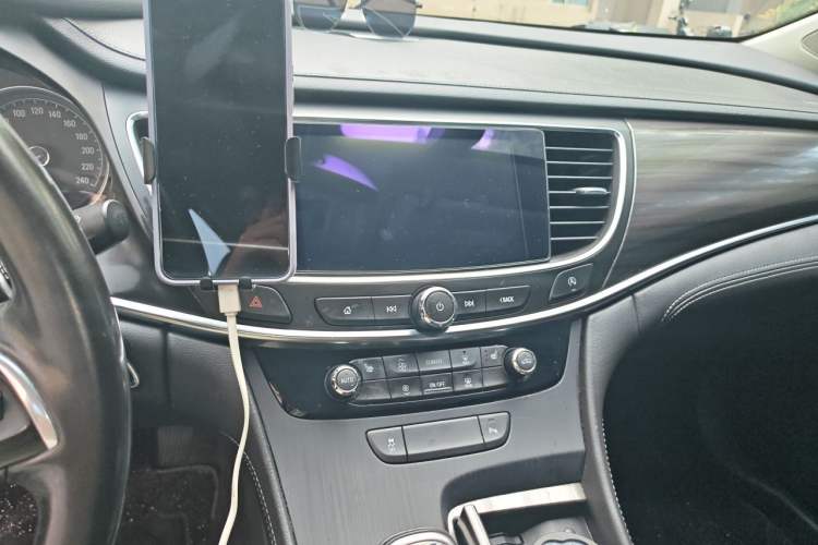 Used Buick LaCrosse 2022 552T Luxury Version Audio And AC Panel