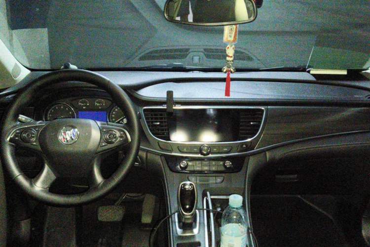 Used Buick LaCrosse 2022 552T Luxury Version Center Console