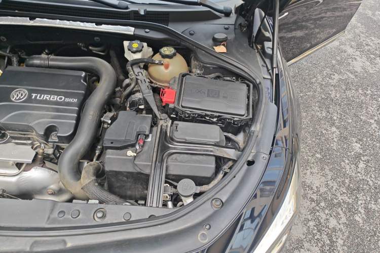Used Buick LaCrosse 2022 552T Luxury Version Engine Bay Left