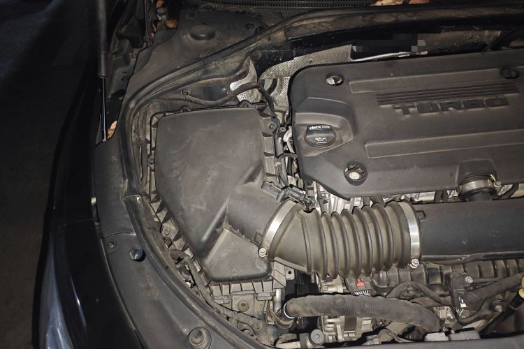 Used Buick LaCrosse 2022 652T Luxury Version Engine Bay Right