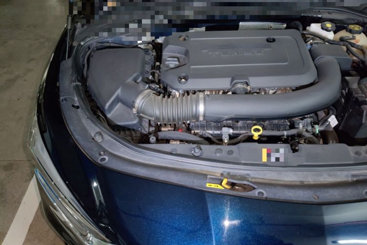 Used Buick LaCrosse 2022 652T Luxury Version Engine Bay Right