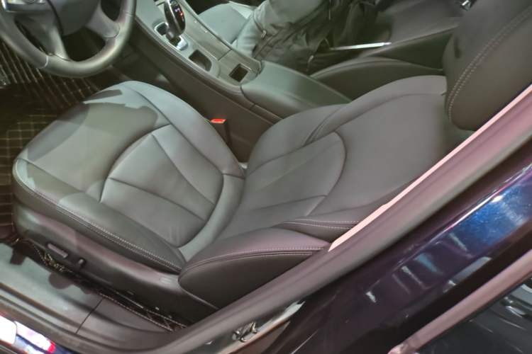Used Buick LaCrosse 2022 552T Luxury Version Left Front Seat