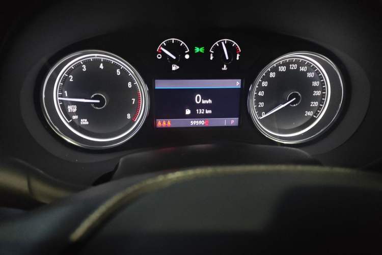 Used Buick LaCrosse 2022 652T Luxury Version Odometer Close Up