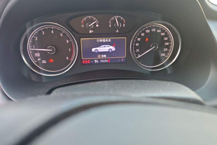 Used Buick LaCrosse 2022 652T Luxury Version Odometer Close Up