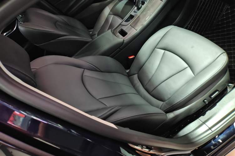 Used Buick LaCrosse 2022 552T Luxury Version Right Front Seat