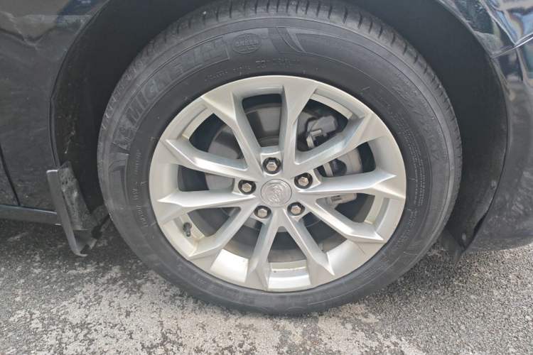 Used Buick LaCrosse 2022 552T Luxury Version Right Front Wheel Hub