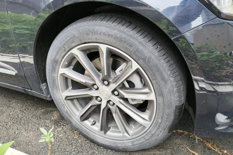 Used Buick LaCrosse 2022 652T Luxury Version Right Front Wheel Hub