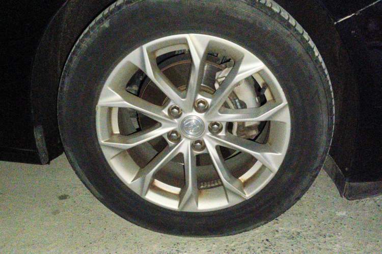 Used Buick LaCrosse 2022 552T Luxury Version Right Front Wheel Hub