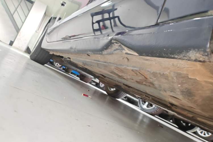 Used Buick LaCrosse 2022 552T Luxury Version Right Side Sill