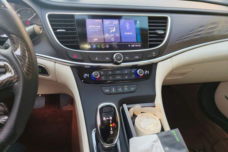 Used Buick LaCrosse 2022 Avenir Avia First Edition Audio And AC Panel