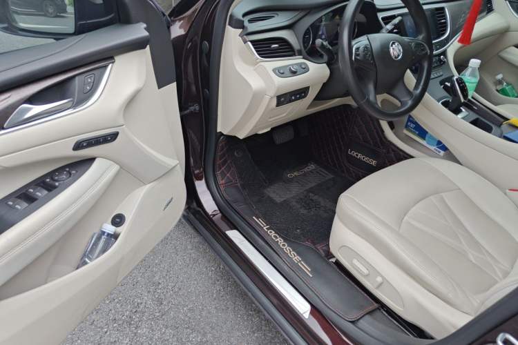 Used Buick LaCrosse 2022 Avenir Avia First Edition Driver Seat