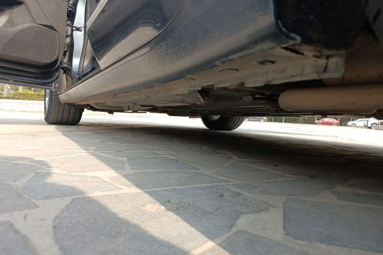 Used Buick LaCrosse 2022 552T Luxury Version Left Side Sill