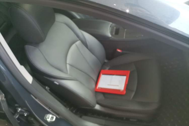Used Buick LaCrosse 2022 552T Luxury Version Right Front Seat